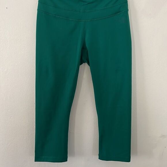 The North Face hatha Capri conifer teal green cropped Capri yoga - Picture 4 of 7